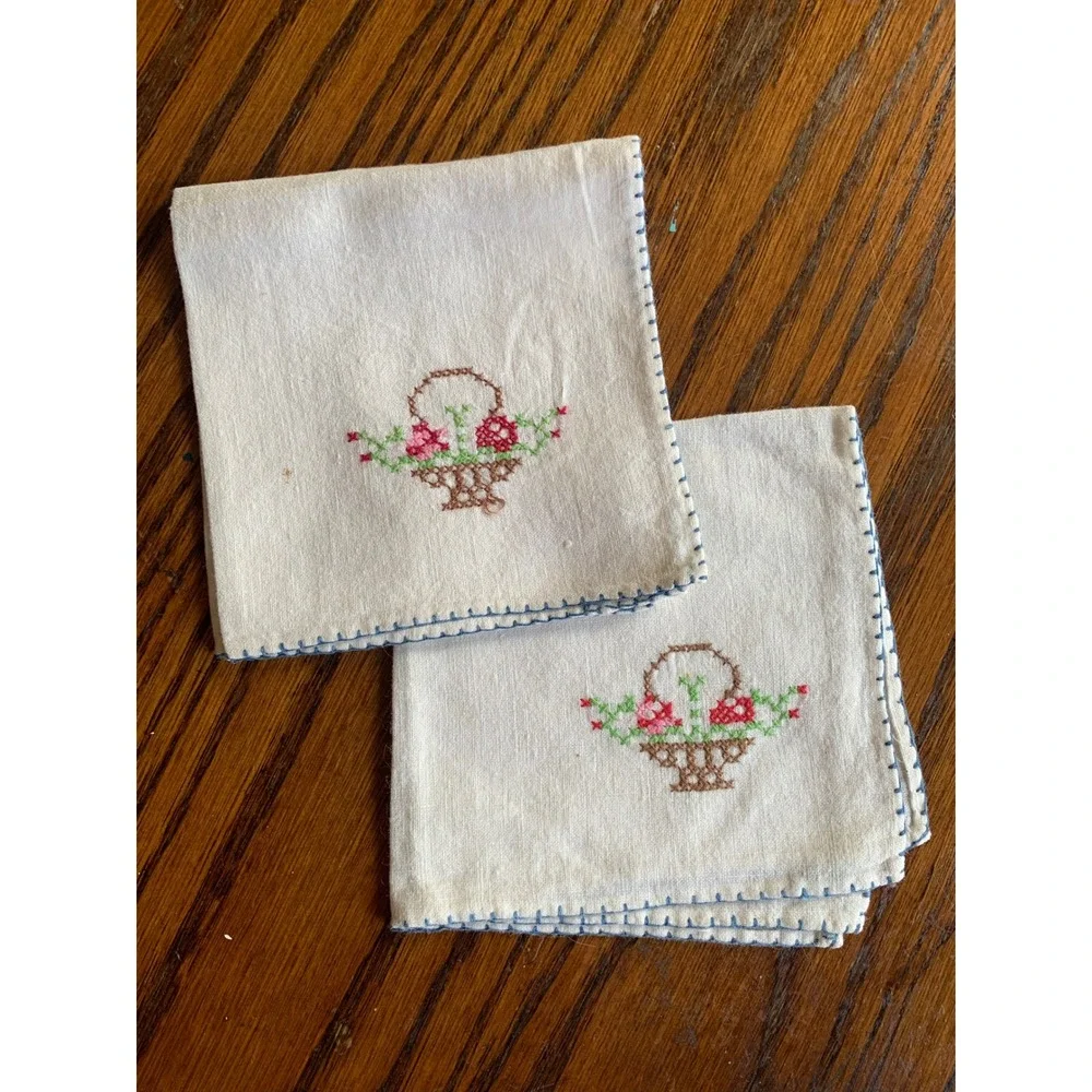 Vintage Cross Stitch Flower Basket Linen Napkins Set of 2 White Blue Scalloped